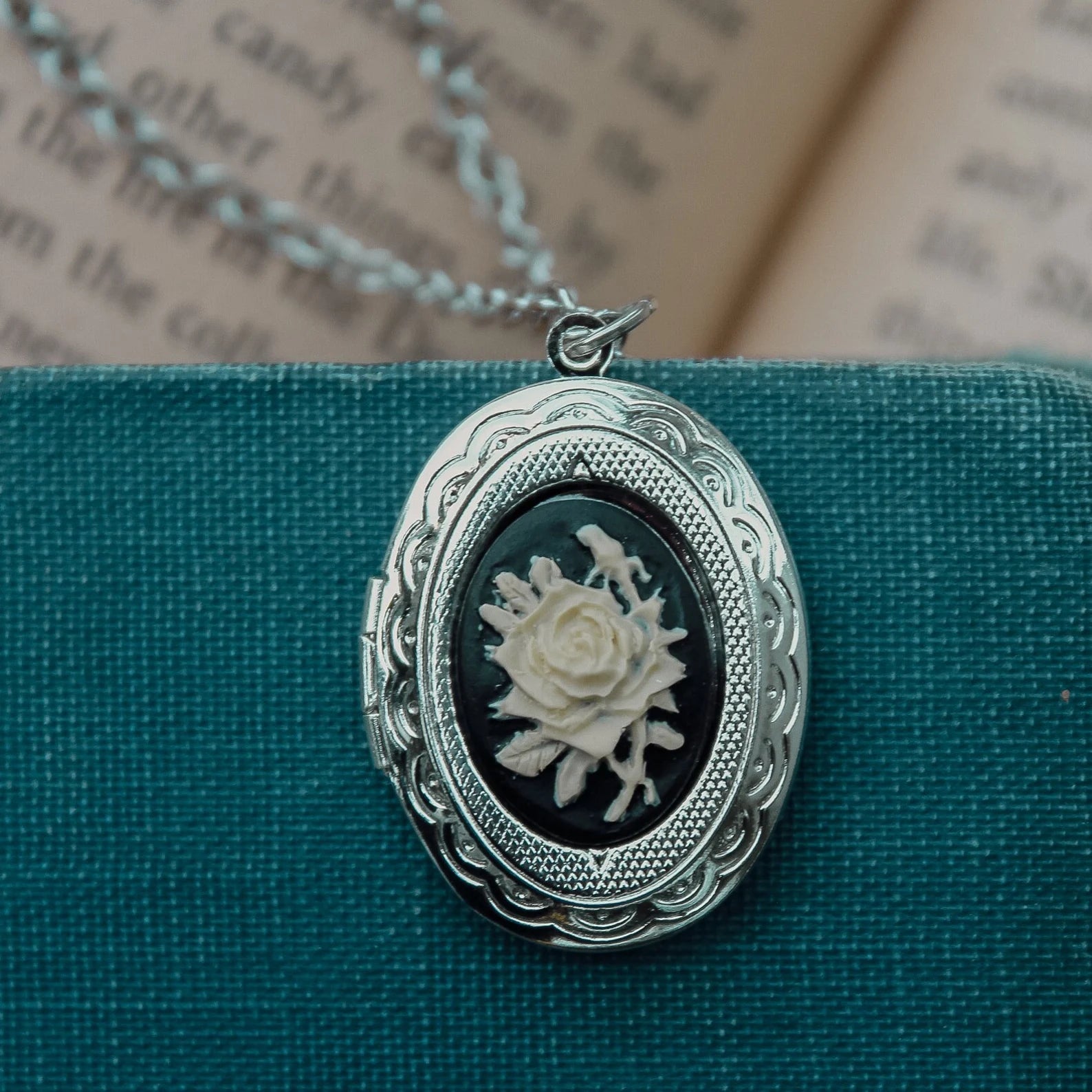 Rose Locket Necklace – Vintage Galeria